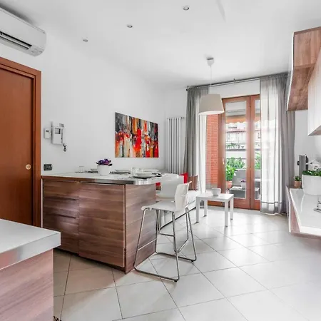 Exclusive With Terrace Apartment *